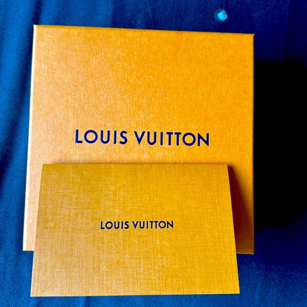 Men’s Louis Vuitton belt size 40